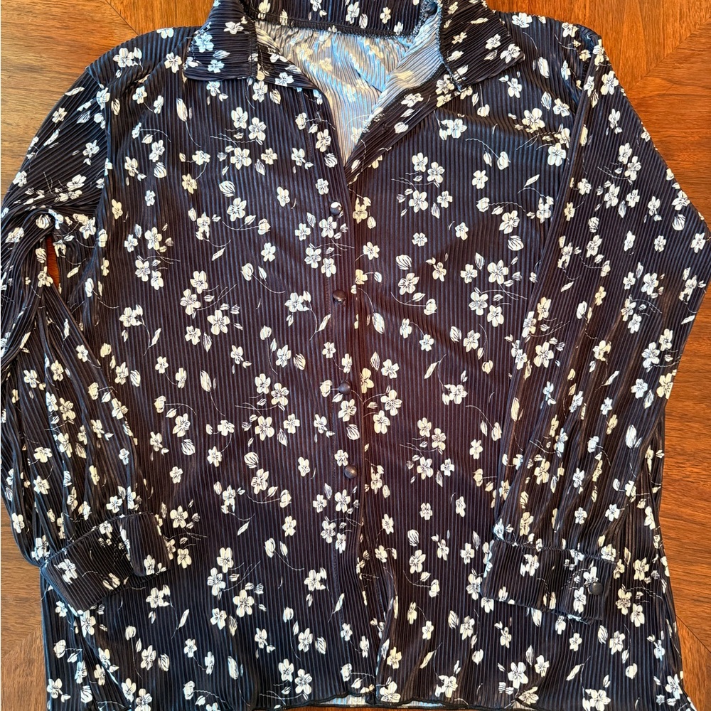 Floral Black and White Button-Up Plisse Set Size L